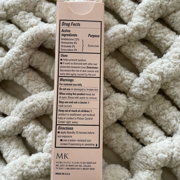 MARY KAY FOUNDATION PRIMER SUNSCREEN BROAD SPECTRUM SPF 15 EXPIRED - Picture 3 of 7